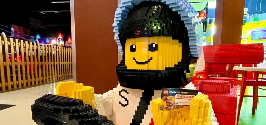 Neue Führerscheine und Zertifikate: LEGOLAND® Discovery Centre in Oberhausen baut auf Identbase GmbH